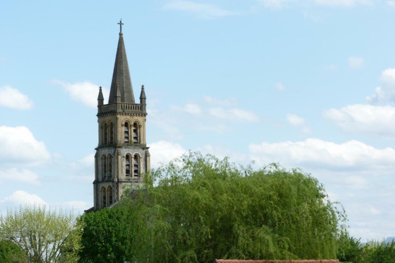 Centre De Bien-Etre Et Ses Chambres D'Hote Villeneuve-de-Riviere ภายนอก รูปภาพ
