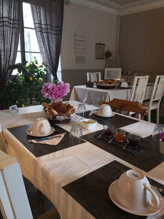 Centre De Bien-Etre Et Ses Chambres D'Hote Villeneuve-de-Riviere ภายนอก รูปภาพ